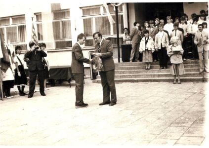Uroczystość Nhadania Szkole Sztandaru 1988